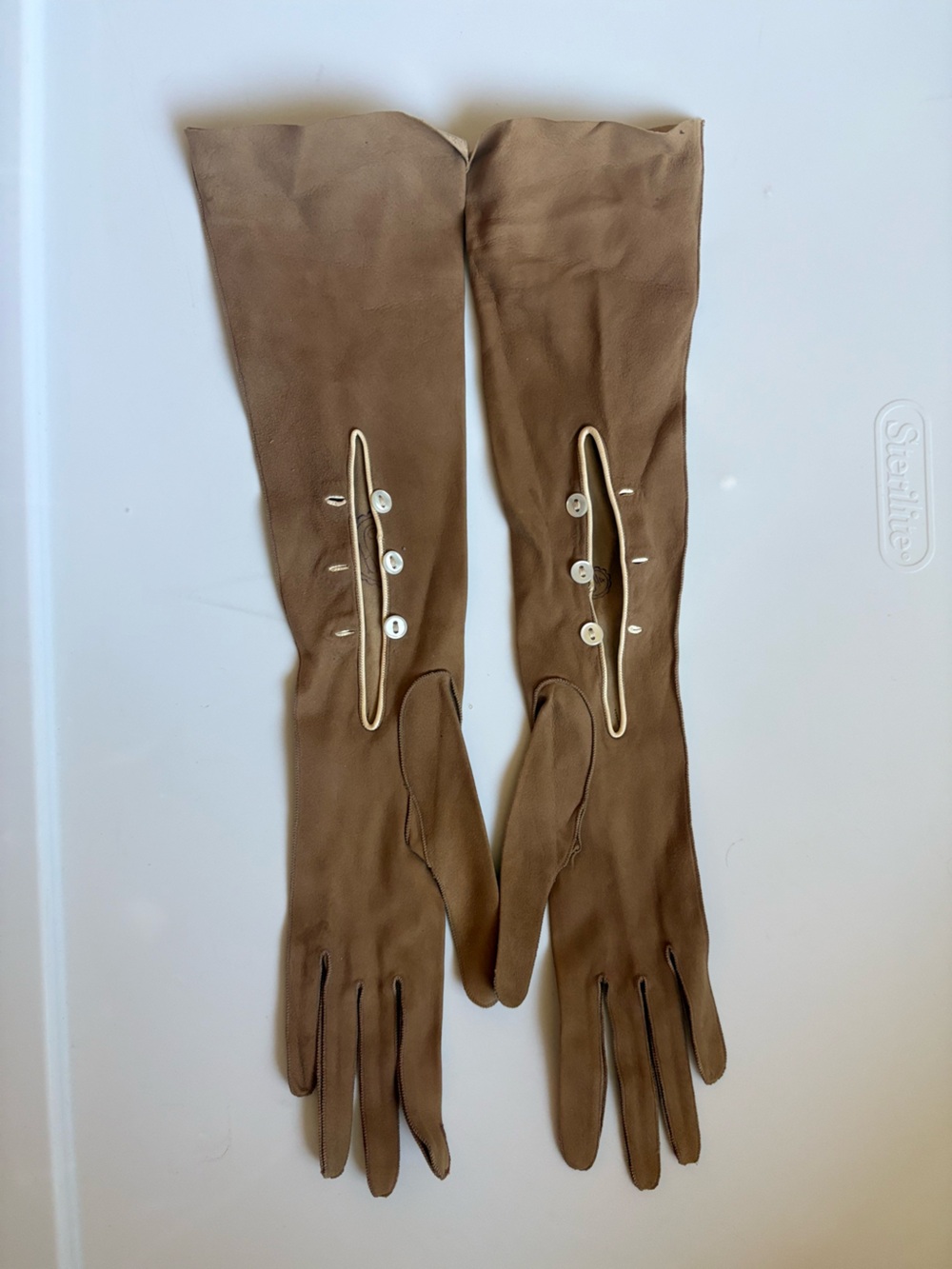 Vintage Hansen Brown Suede Opera Length Gloves with MOP Button Detail Size 6 3/4